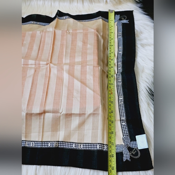 ❣️Christian Dior Hanky❣️ - Picture 11 of 12